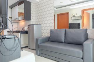 Comfort and Elegant 2BR at Woodland Park Residence Apartment By Travelio - 5