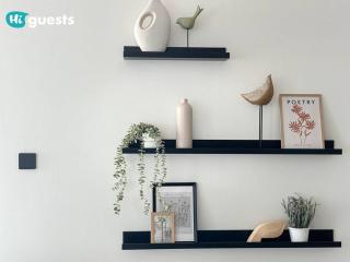 HiGuests - Elegant 2-Bedroom Retreat at Marina Vista 2 - 6