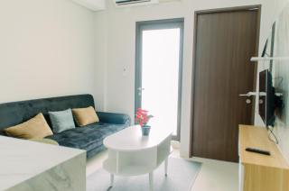 Elegant and Comfy 2BR Transpark Bintaro Apartment By Travelio - Tangerang - 5