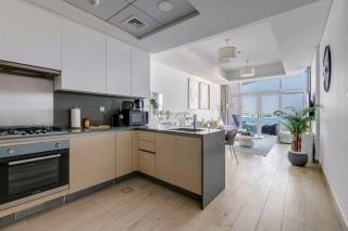 Luxury Azizi Mina Beachfront Apartments - Dubai - 1