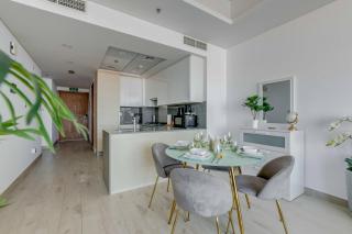 Luxury Azizi Mina Beachfront Apartments - Dubai - 3