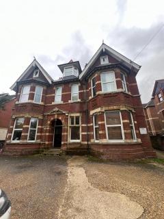 Charming two-bed in Southampton - 9