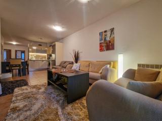 Cozy 2-Bedroom Stay with Parking in OLD INN Bansko by Flat Mаnager - Bansko - 4