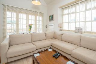 Siop Yr Hen Gigydd - Haverfordwest - 8