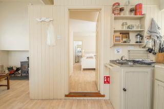 Siop Yr Hen Gigydd - Haverfordwest - 1