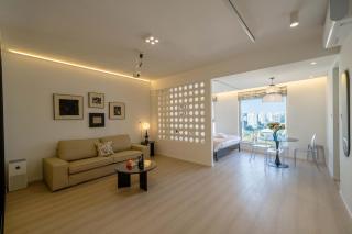 Yi Du Home with Double Views-At West Nanjing Road, Near Metro, Cards OK - 4