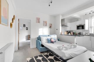 Very Central,1GB fibre wifi, 2min to tube & Heathrow, free coffee, milk & snacks, 2 new TVs & sofabed - Londra - 0