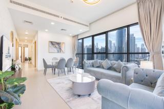 Family Home in Downtown Overlooking Burj Khalifa - 3