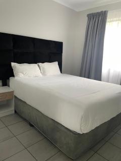 Tranquil 2 bed 2 bath studio - 4