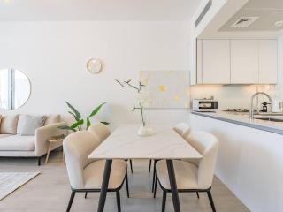 Modern Spacious- 2 BR with Pool & Gym- Luma 22 JVC - Dubai - 8