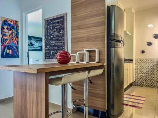 R24 · Piscina/Moderno e aconchegante - 0