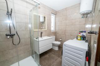 Modern 2-Bedroom Penthouse with Terrace - by HostMT - 2