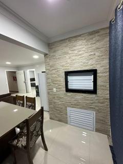 Ap novo e climatizado no centro com ótima localização na avenida principal - Piratuba - 1