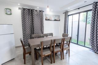 Elegant Four Bedroom Villa at Airport Accra - Accra - 6