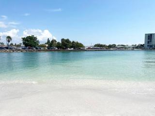 Oceanfront Paddle Boards, Cooler, on Sunset Beach - St Pete Beach - 1