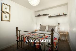 Cosy and Beautiful 2-bed Home in Lincoln by Renzo, Free Parking, Close to City Centre - Lincoln - 9