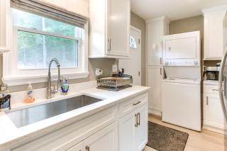 5 Mi to VictoryLand Casino Secluded Home with Deck! - Shorter - 6