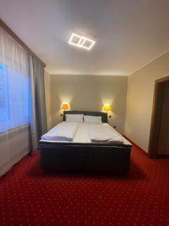 Sun Hotel - - 7