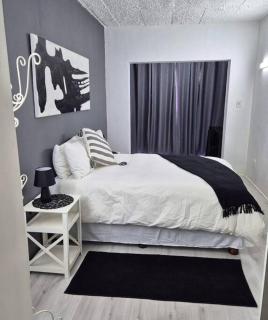 Galway studio flat - East London - 0