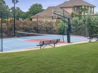 Stunning Spanish-Style Retreat with Pool Sleeps 28 - 5