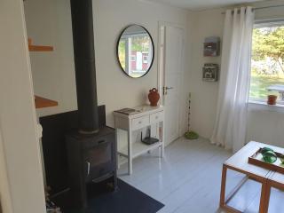 Cosy cottage with small boat 200m from the sea - Djurhamn - 4