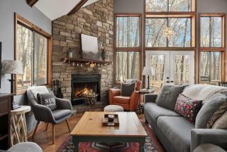 Mountainside w Fireplace, Fire Pit, Deck, & WiFi - Hancock - 2