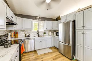 3 Mi to UNL and Memorial Stadium Home with Large Yard - 6