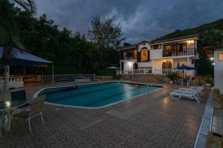 Villa with Swimming Pool, Jacuzzi and Sauna - 0