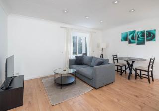 Maunsell Spacious 1 Bedroom Apartment with Parking in Crawely by Sublime Stays - Crawley - 3