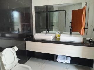 Hermosa Casa Vacacional con piscina privada cerca del Aeropuerto - Vila El Carmen - 5