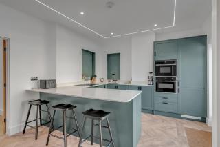 1-Bed 1-Bath Near City Centre - - 6