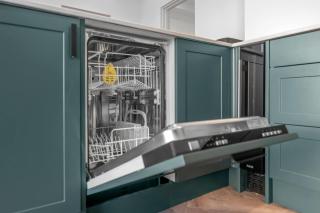 1-Bed 1-Bath Near City Centre - - 2