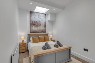 1-Bed 1-Bath Near City Centre - - 9