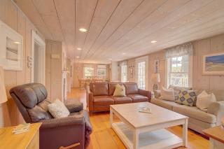 Large Deck Fire Pit Dog Friendly Near Beach - Sleeps 10 - Harwich - 2