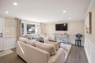 Minutes to Craigville Beach Private Patio and Backyard - Barnstable - 3