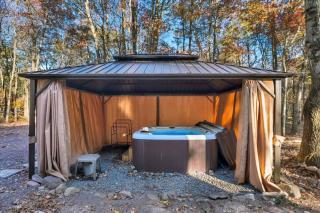 Hot Tub Fireplace Deck Mins to Skiing - Albrightsville - 3