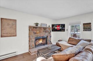 Hot Tub Fireplace Deck Mins to Skiing - Albrightsville - 6
