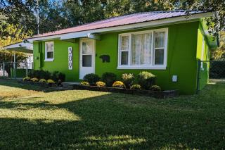 Kitchen, Laundry & Fenced Yard - New Bern - 0