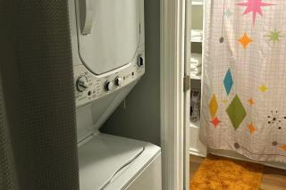 Kitchen, Laundry & Fenced Yard - 4