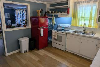 Kitchen, Laundry & Fenced Yard - New Bern - 2