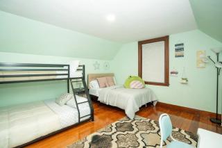 10-Spacious apt 5BR with gym, games room in the attic - Milton - 1