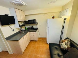 Sunnys Home Stays 1 Bedroom Bath & Kitchenette Toronto Mississauga At Erin Mills With Pvt Entrance - Mississauga - 6