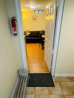 Sunnys Home Stays 1 Bedroom Bath & Kitchenette Toronto Mississauga At Erin Mills With Pvt Entrance - Mississauga - 1
