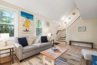 Relaxing Retreat just Minutes to Beach - Barnstable - 1