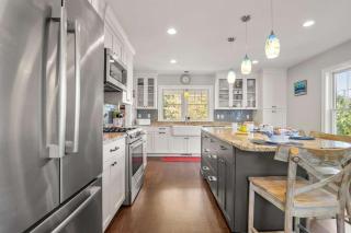 Oasis near beach Pool large yard and airy kitchen - 5