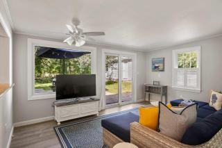 2 Min to Mayflower Beach Dog Friendly - 1