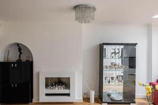 Tudor house · Kingston luxury 5 bed villa - - 2
