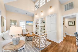 Julia's Carriage House - 9