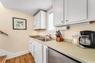 Julia's Carriage House - 4