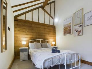 Barn with Hot Tub, Pool Table & Pizza Oven - Hadlow Down - 2